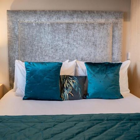 Perfectly Located Central Chester Town House -2Br 외부 사진