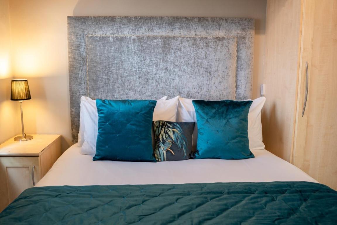 Perfectly Located Central Chester Town House -2Br 외부 사진