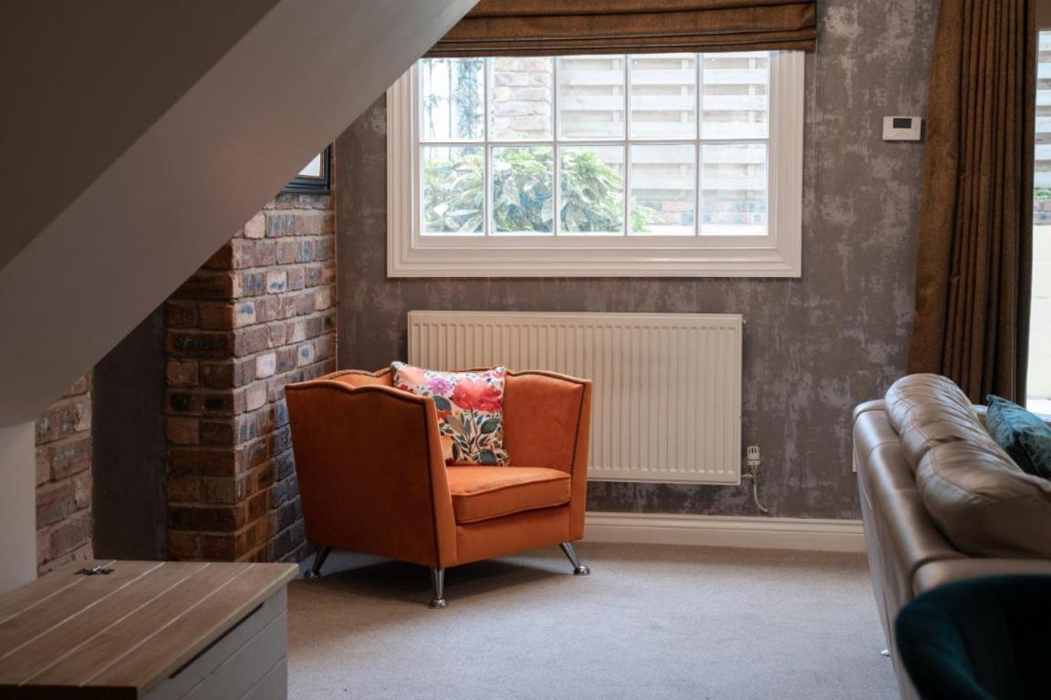 Perfectly Located Central Chester Town House -2Br 외부 사진