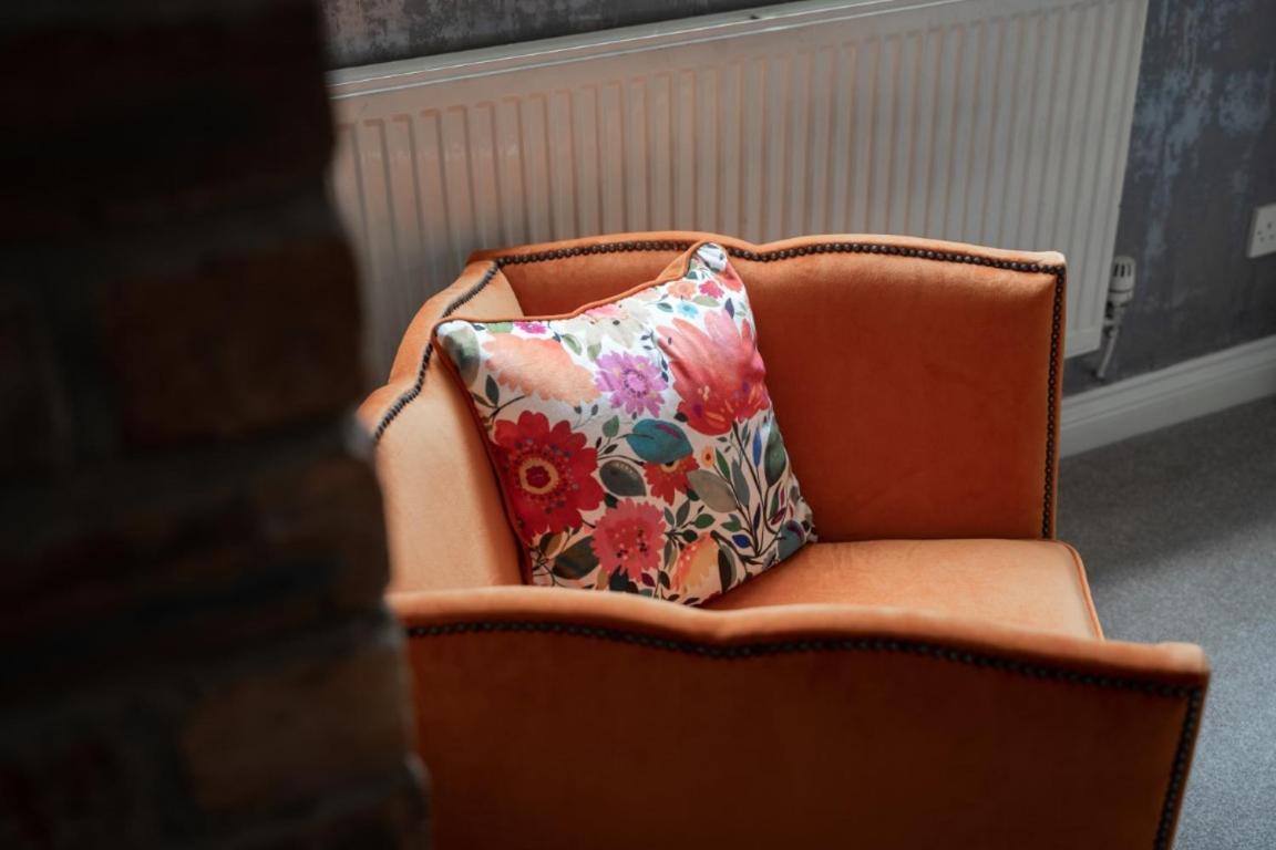 Perfectly Located Central Chester Town House -2Br 외부 사진