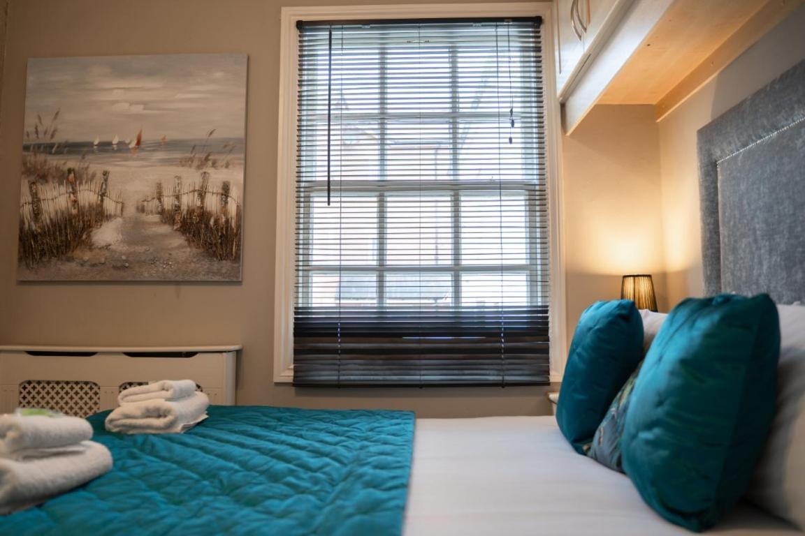 Perfectly Located Central Chester Town House -2Br 외부 사진