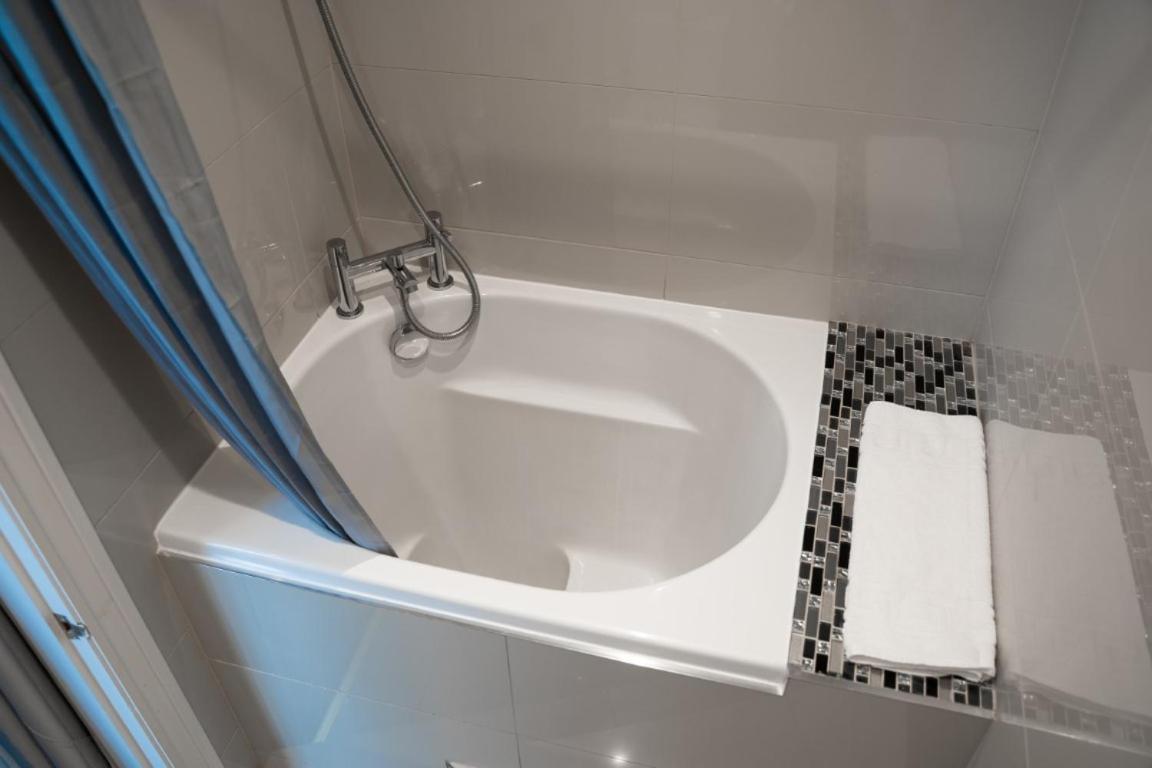 Perfectly Located Central Chester Town House -2Br 외부 사진