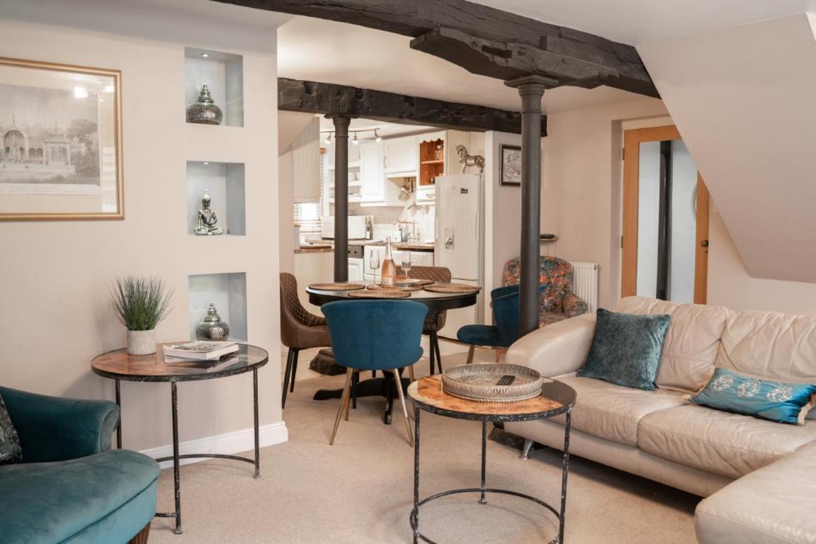 Perfectly Located Central Chester Town House -2Br 외부 사진