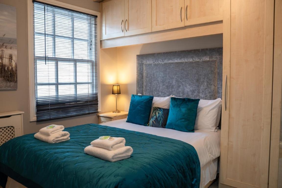 Perfectly Located Central Chester Town House -2Br 외부 사진